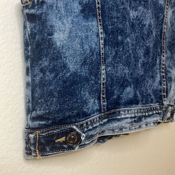 Forever 21 Acid Wash Studded Cropped Denim Vest Sz Small - Picture 11 of 12